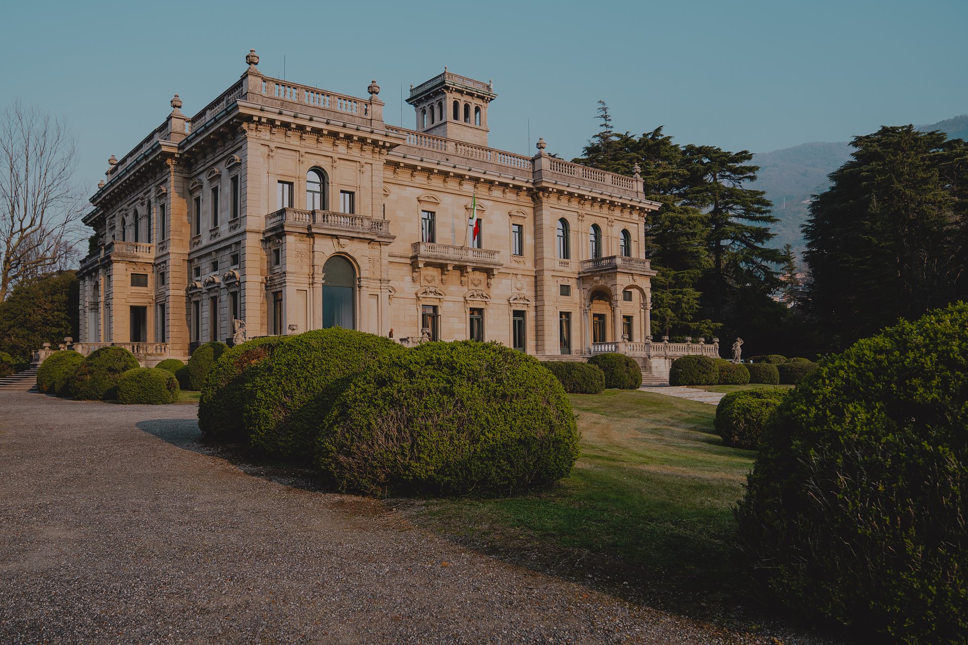 Trasmesso da una location spettacolare: Villa Erba sul Lago di Como