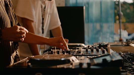 DJ TECHNIQUE ELEVATOR