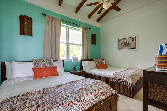 The Lagoon - Double En-Suite Bedroom in Shared Apartment - Back bedroom