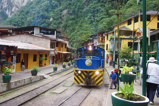 Train ride from Hydroelectrica to Machu Picchu Town